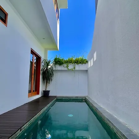 Casa White Amelila Aparthotel