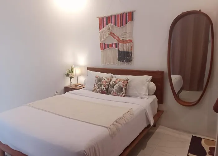 Casa White アパートホテル