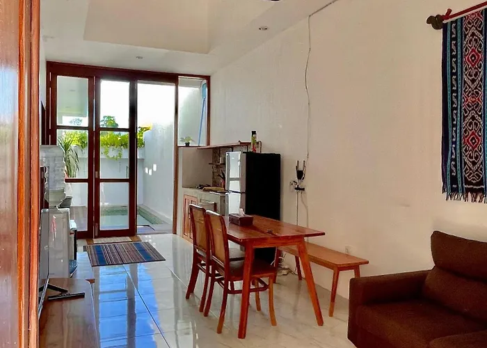 Casa White *